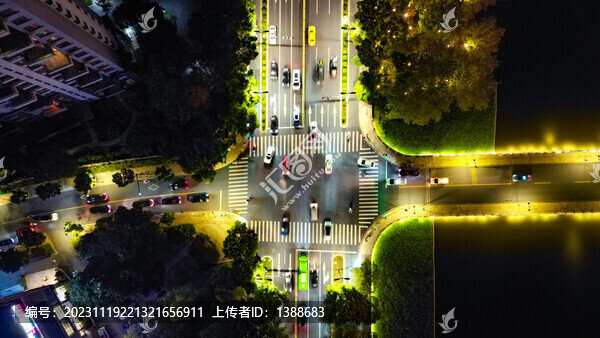 城市交通十字路口車流