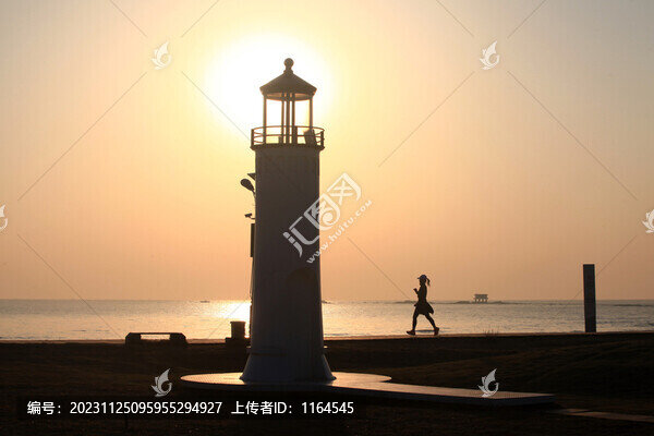 海濱日出剪影