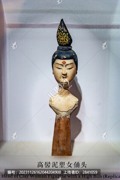 唐代高髻泥塑女俑頭