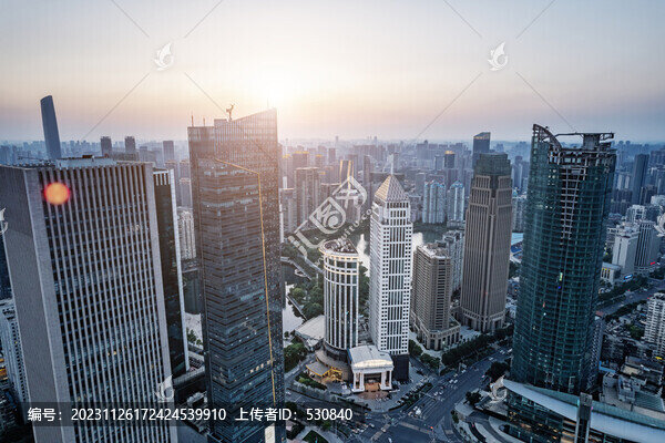 航拍城市金融區(qū)現(xiàn)代建筑