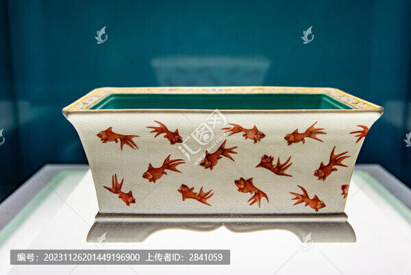 清咸豐粉彩金魚(yú)紋長(zhǎng)方花盆