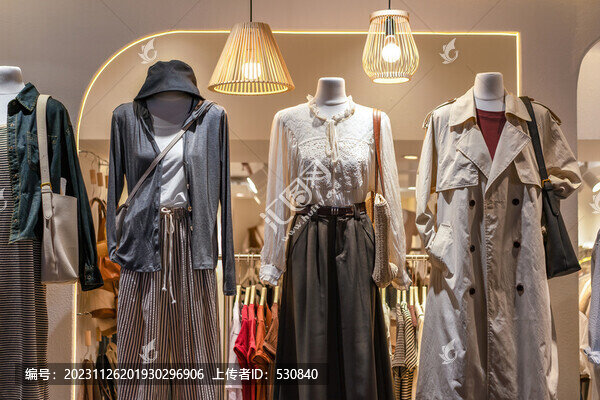 女裝店櫥窗展示
