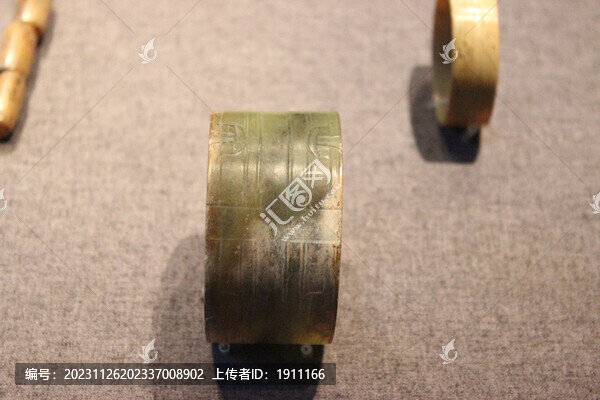 玉鐲形器