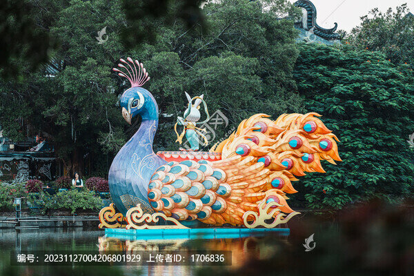 嶺南印象園水上孔雀裝飾
