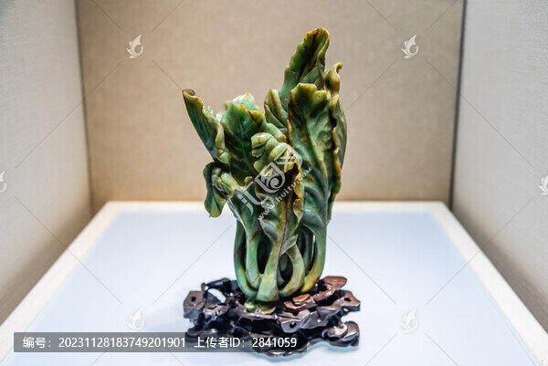 北京故宮的清代翠雕白菜式花插