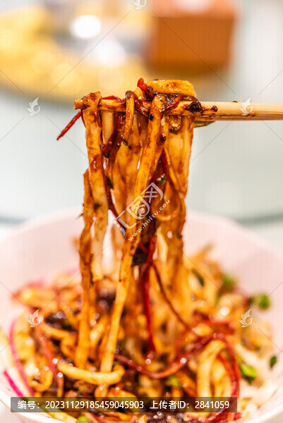 一碗老北京炸醬面