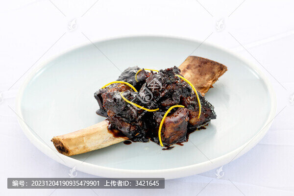炆火小牛肉