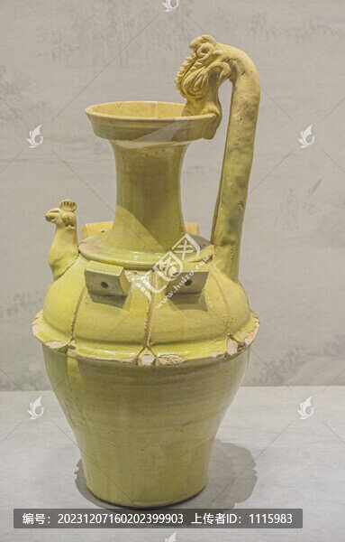 北齊青釉蓮瓣紋龍柄雞首壺