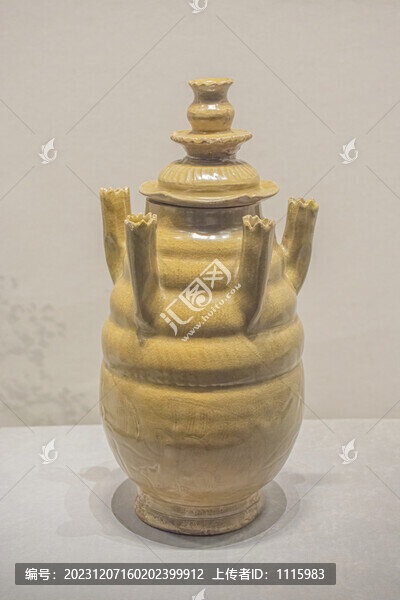 北宋青釉刻劃花五管瓶