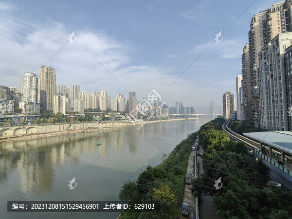 嘉陵江畔市區(qū)