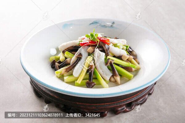 雞樅菌炒墨魚(yú)片