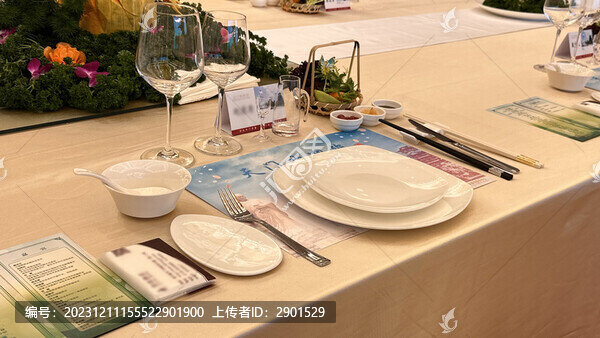 餐桌擺臺