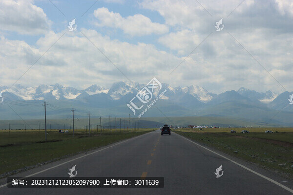 連綿雪山