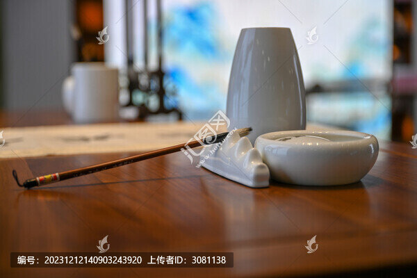 一個人在書法繪畫