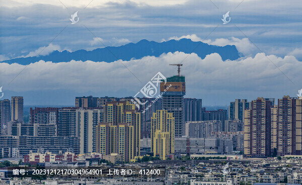 成都城市與遠(yuǎn)山