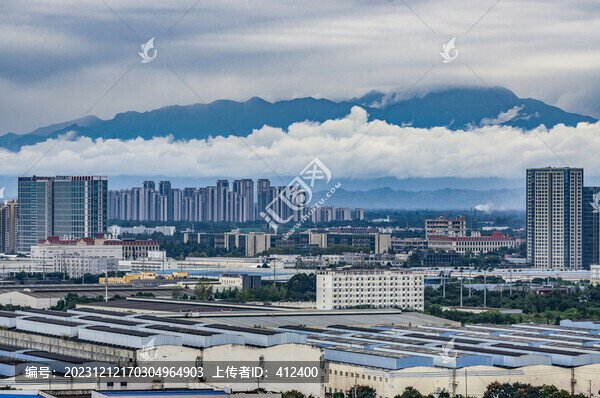 成都城市與遠(yuǎn)山
