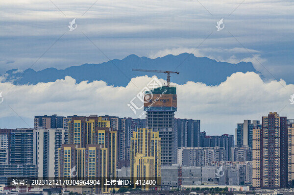 成都城市與遠(yuǎn)山