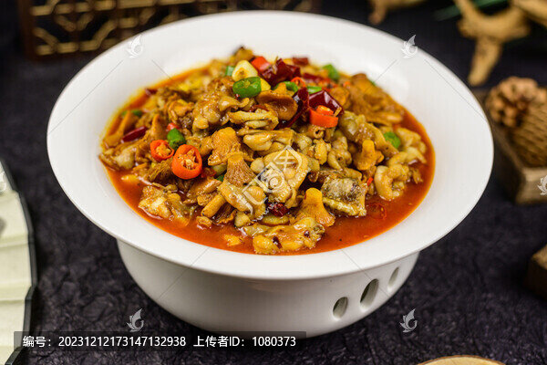 雞油菌燜牛蛙腿