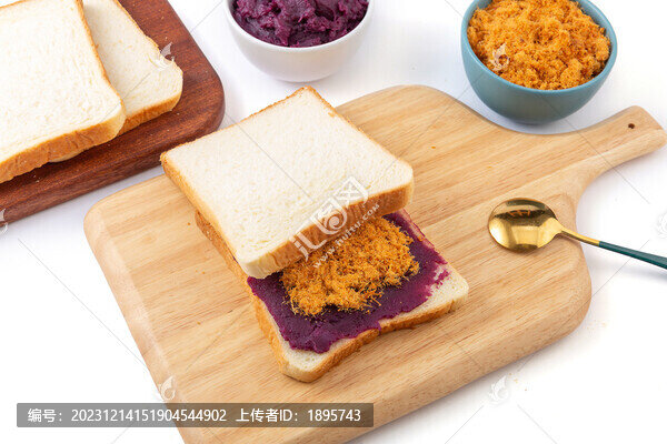 紫薯肉松三明治