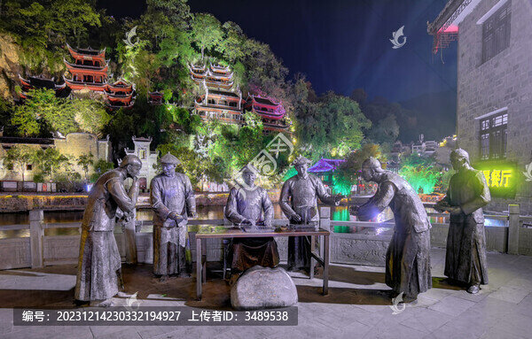 鎮(zhèn)遠(yuǎn)古鎮(zhèn)夜景厘金局雕塑
