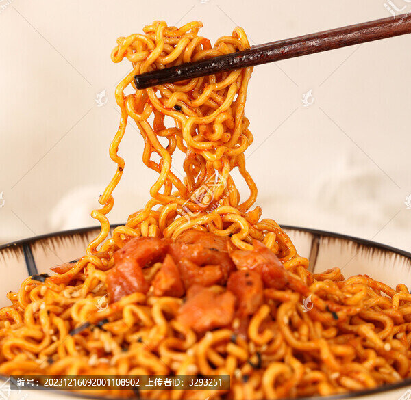 有雞肉粒的韓式火雞面