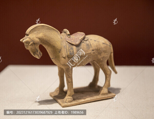 彩繪釉陶鞍馬