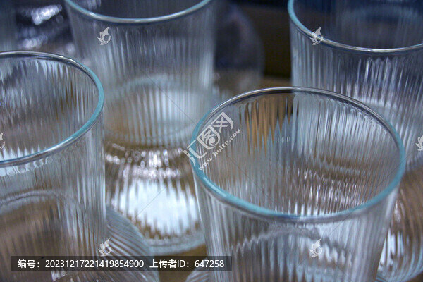 玻璃杯