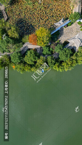水鄉(xiāng)紹興快閣公園秋色航拍俯視