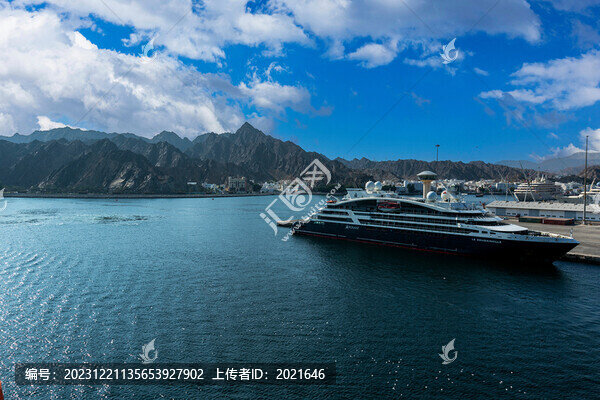 藍天白云馬斯喀特海港