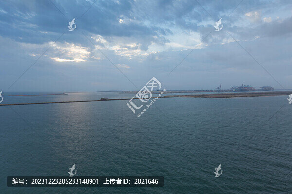 藍天白云蘇伊士運河風(fēng)景