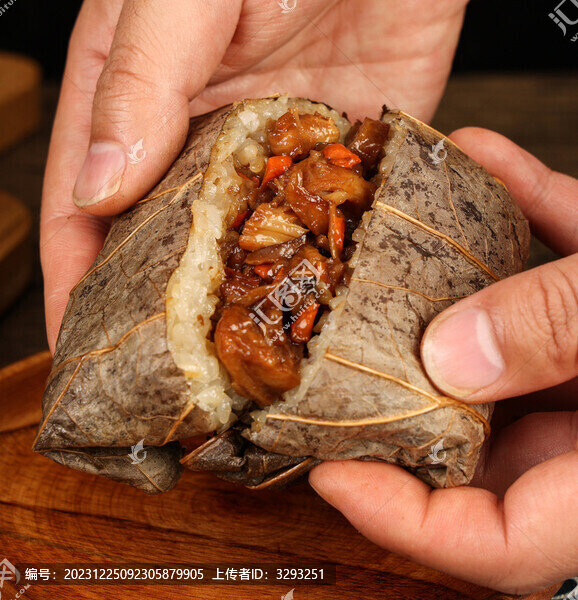 傳統(tǒng)美食荷香糯米雞
