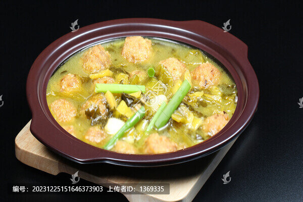 酸菜肉丸