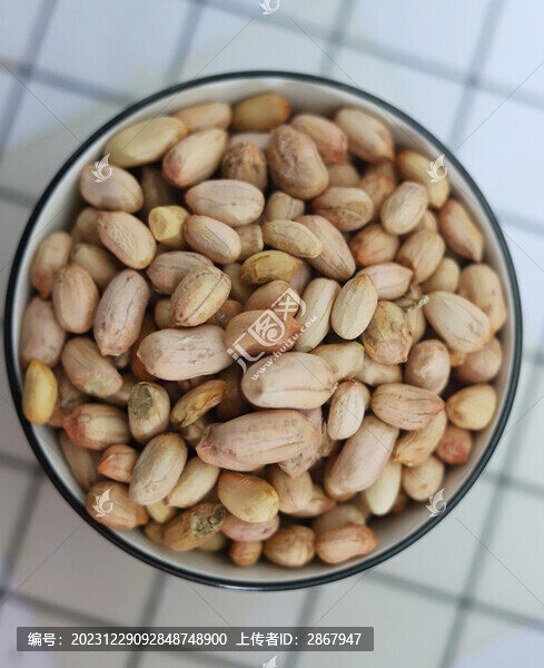 深底上的花生米
