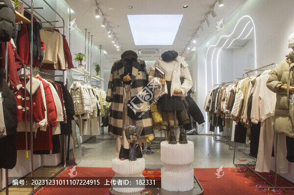 女裝店面冬裝服飾