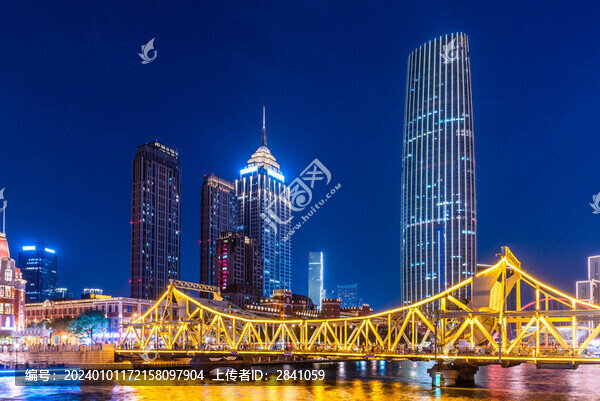 天津津?yàn)硰V場的天津解放橋夜景