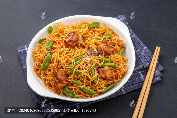 排骨豆角蒸鹵面