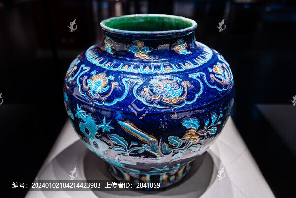 天津博物館的明成化琺華花鳥圖罐