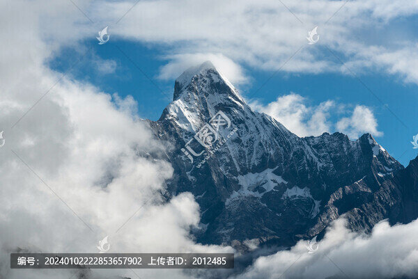 四姑娘山幺妹峰