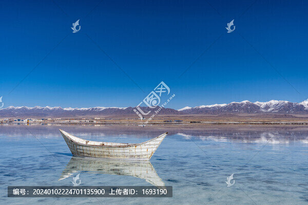 茶卡鹽湖天空之鏡打卡網紅小船