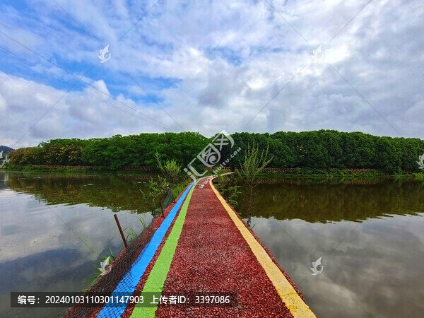 湖上步道