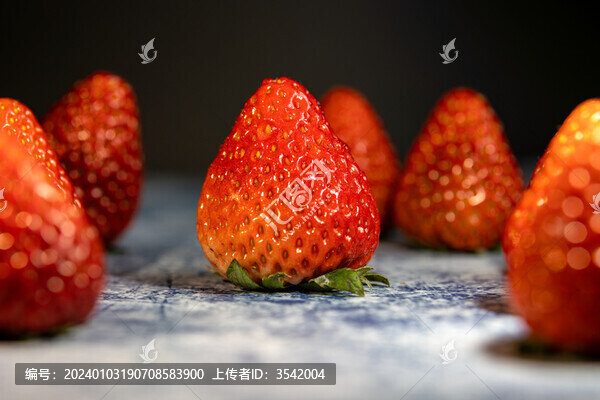 C位紅顏草莓