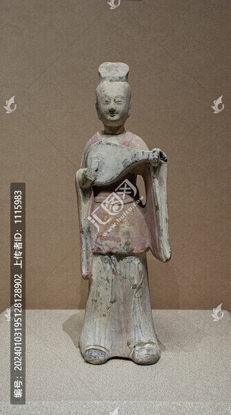 北齊琵琶俑