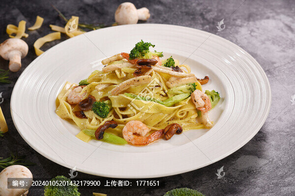 奶油芝士鮮蝦培根寬扁面