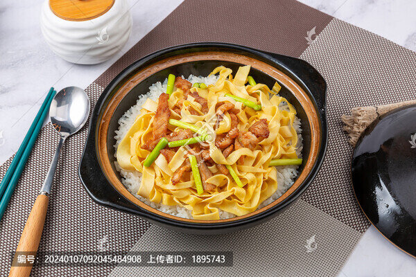 千張肉絲煲仔飯