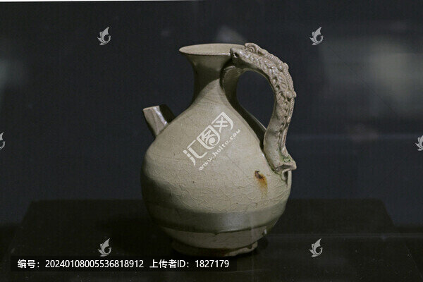 青釉蛇柄執(zhí)壺