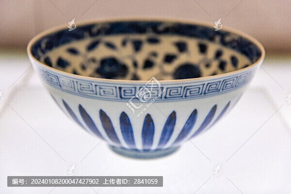 明永樂青花纏枝花果紋雞心碗