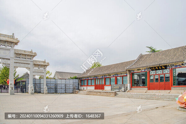 天下第一關(guān)城樓前廣場(chǎng)古建筑