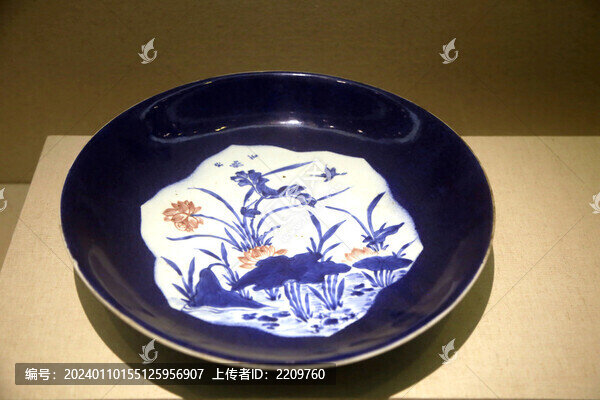 灑藍釉開光青花釉里紅花鳥紋盤