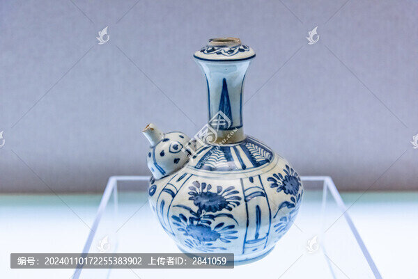 明萬歷青花開光折枝花卉紋軍持