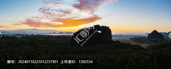 廣西鐘山靈山寺月亮山日出航拍圖